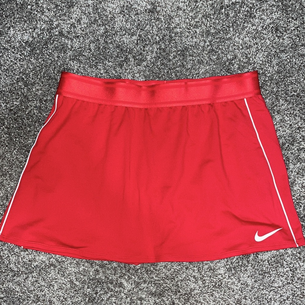 red nike tennis skirt SIZE MEDIUM